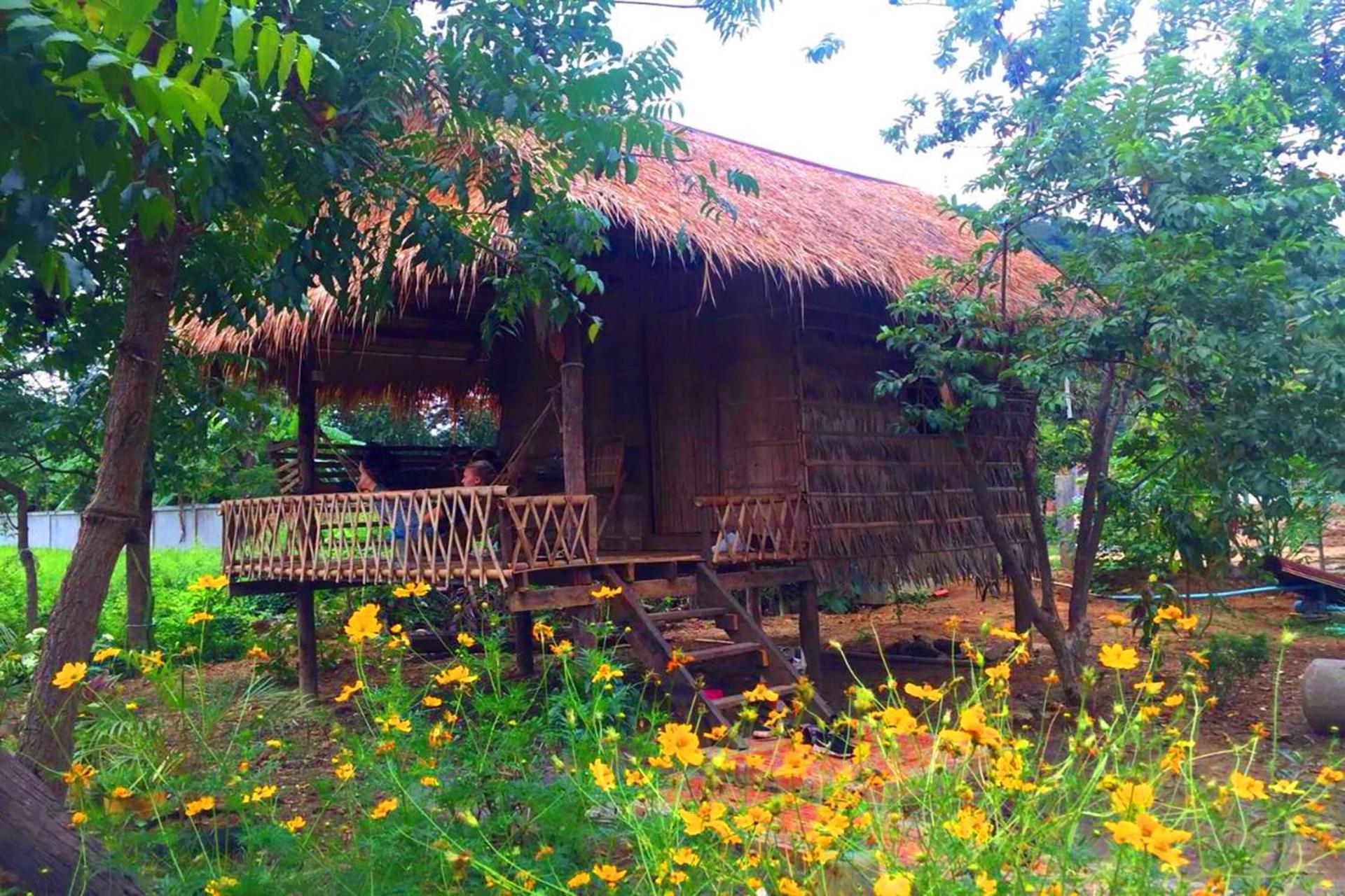 Family Batcave Homestay Battambang Exterior photo