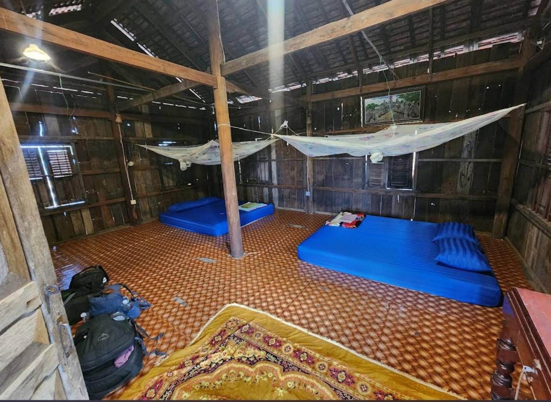 Family Batcave Homestay Battambang Exterior photo