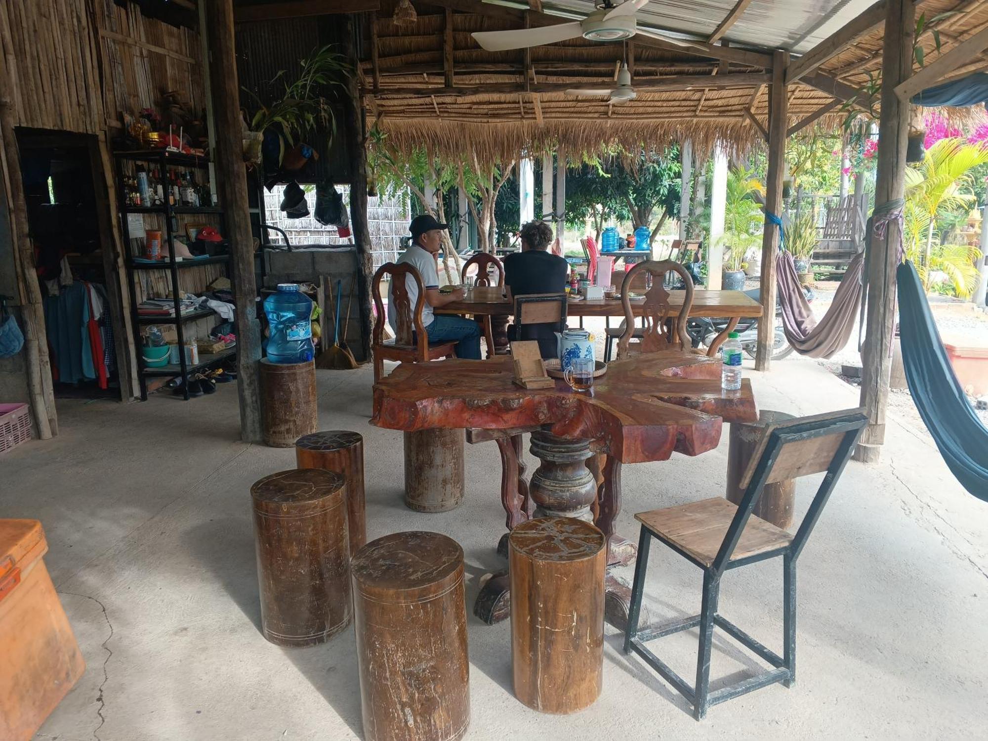 Family Batcave Homestay Battambang Exterior photo