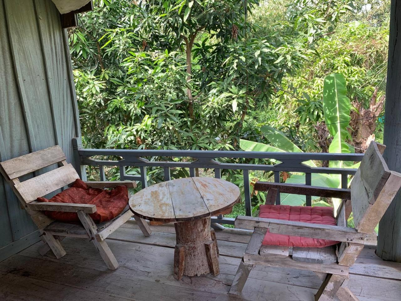 Family Batcave Homestay Battambang Exterior photo