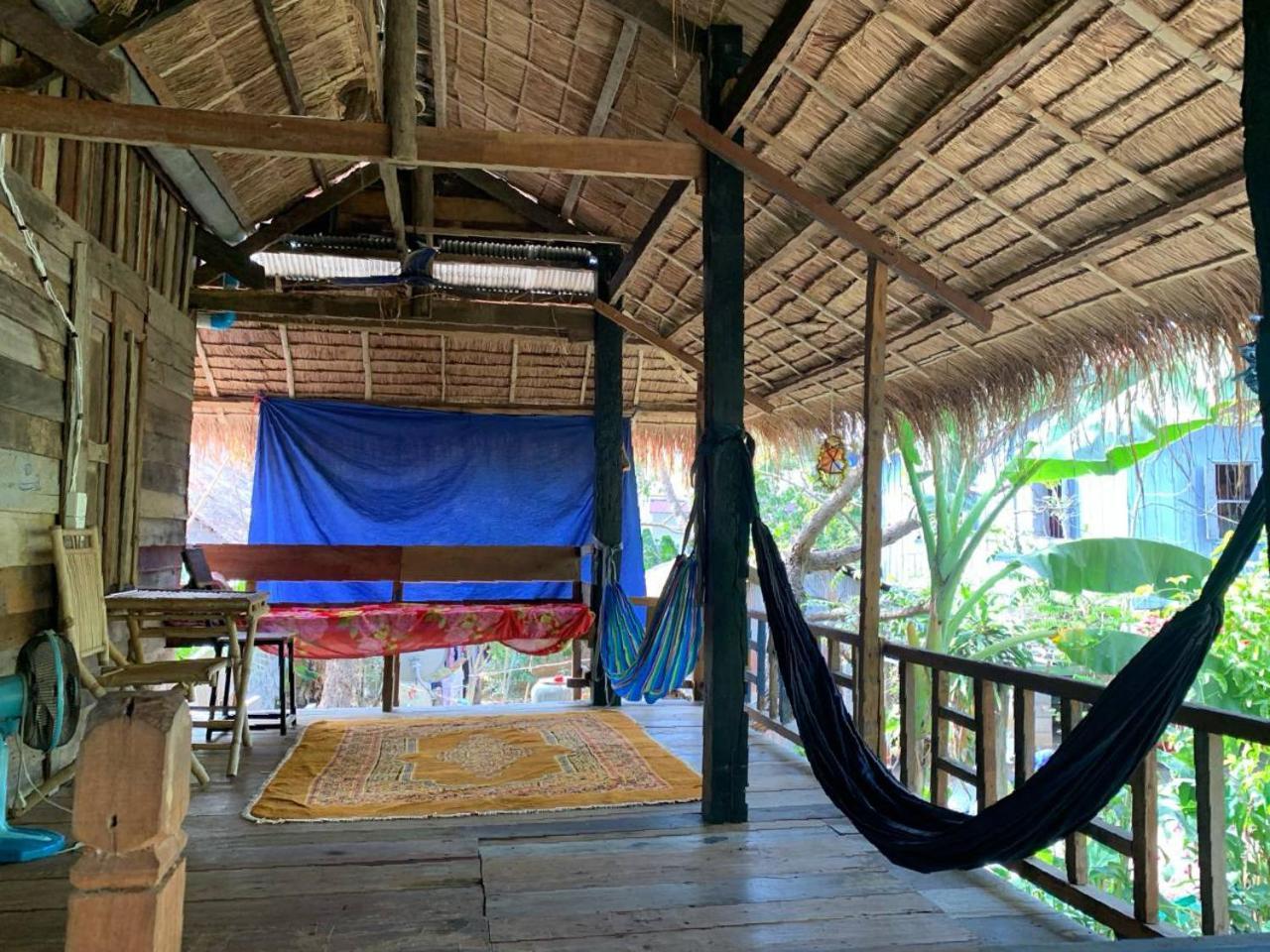 Family Batcave Homestay Battambang Exterior photo