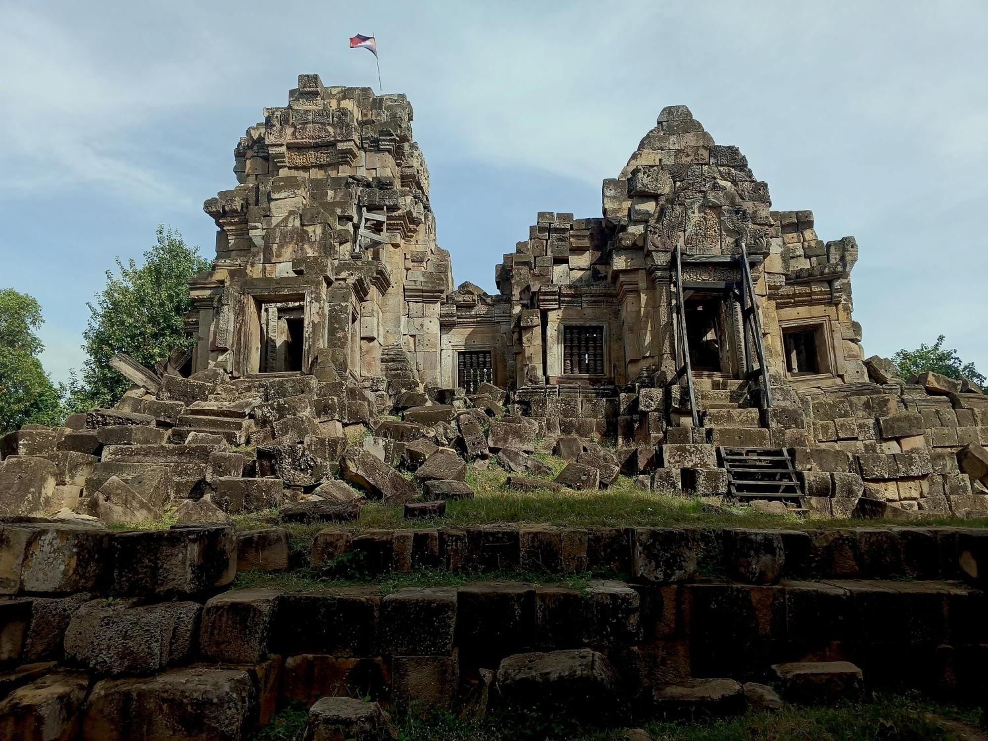 Family Batcave Homestay Battambang Exterior photo