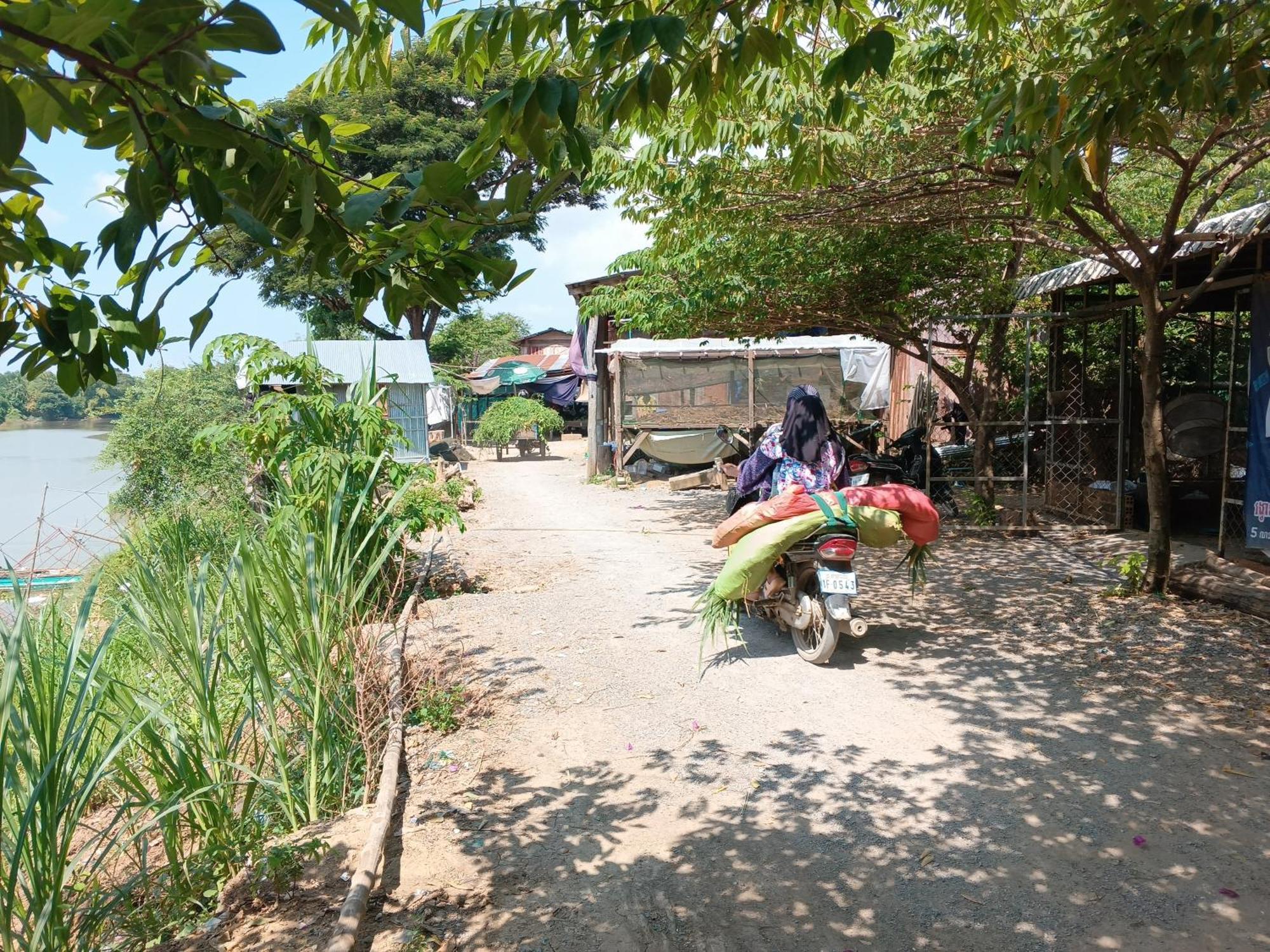 Family Batcave Homestay Battambang Exterior photo