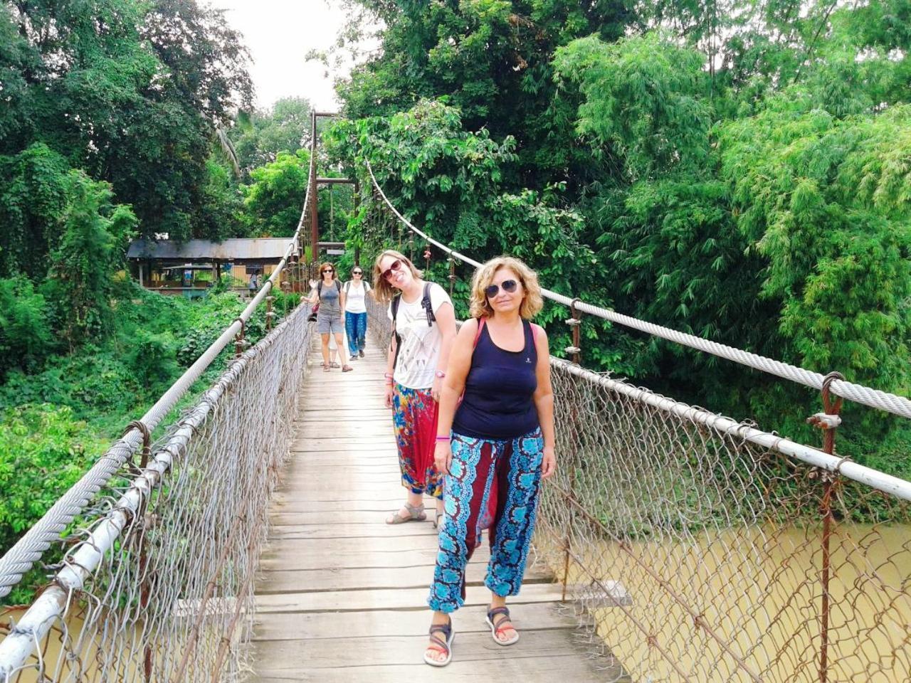Family Batcave Homestay Battambang Exterior photo