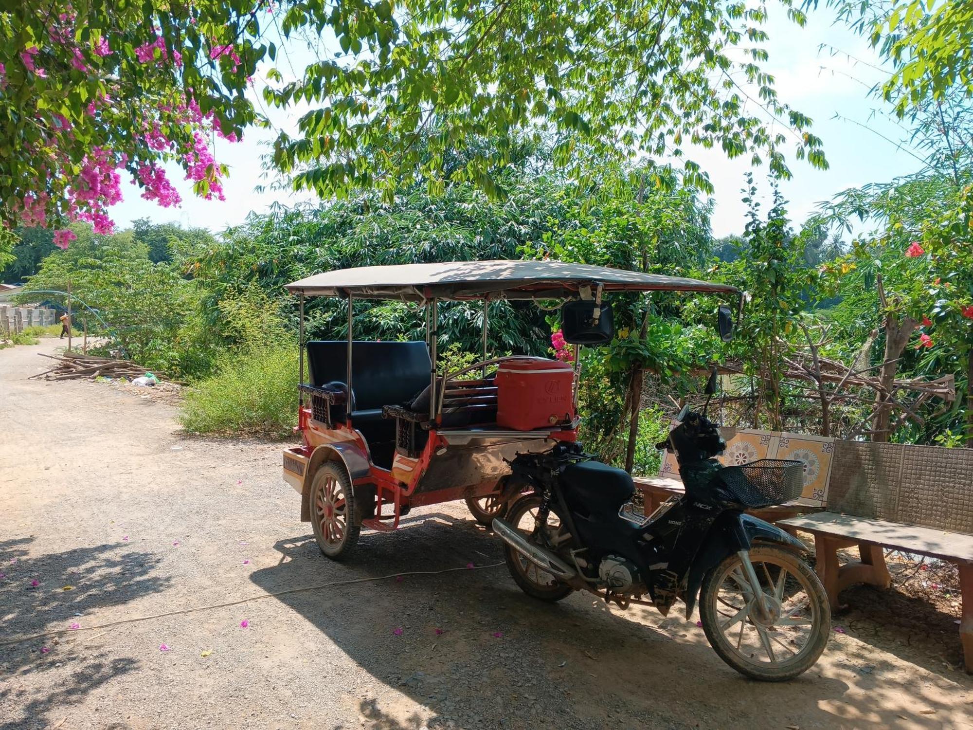 Family Batcave Homestay Battambang Exterior photo