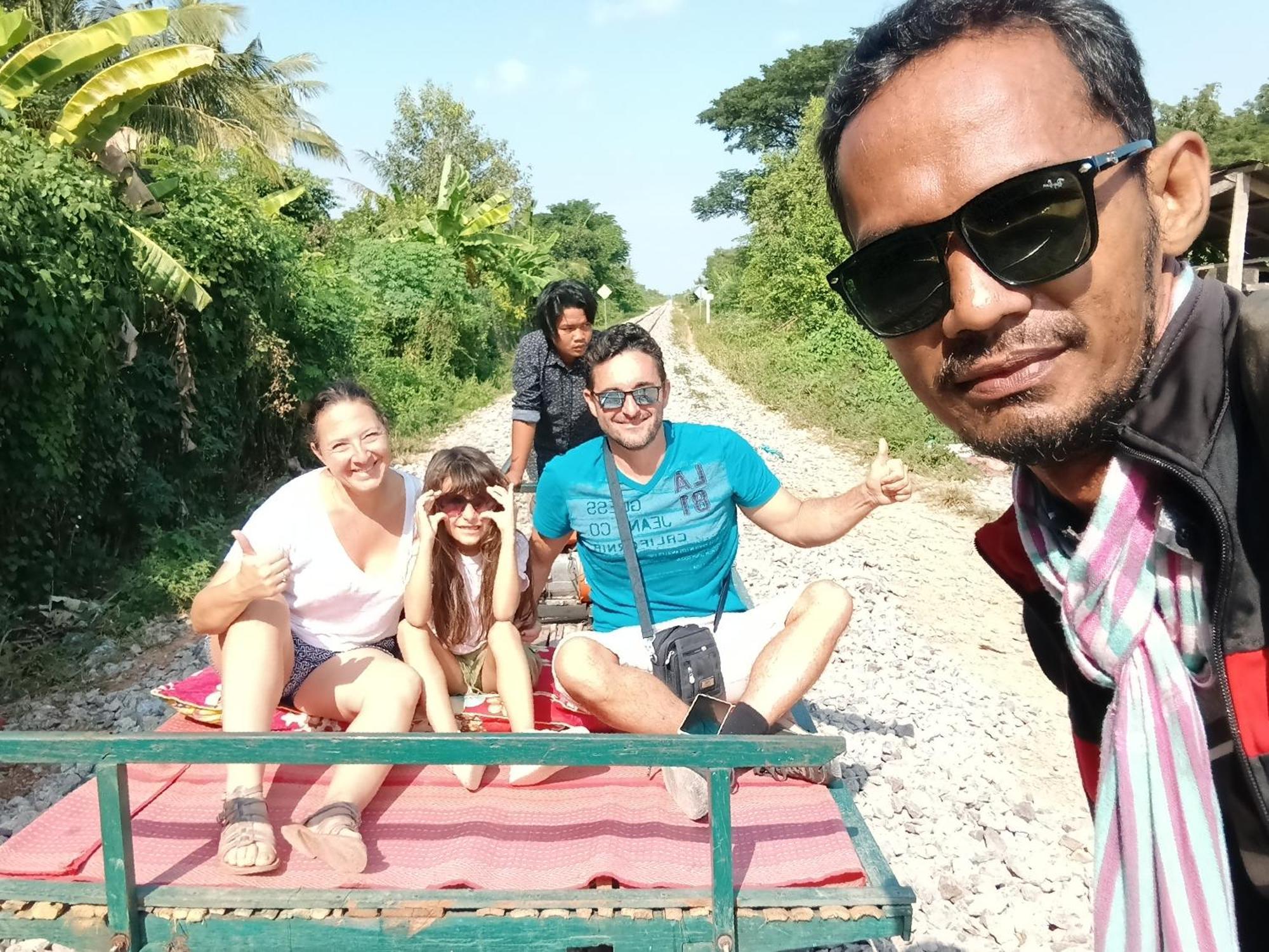 Family Batcave Homestay Battambang Exterior photo