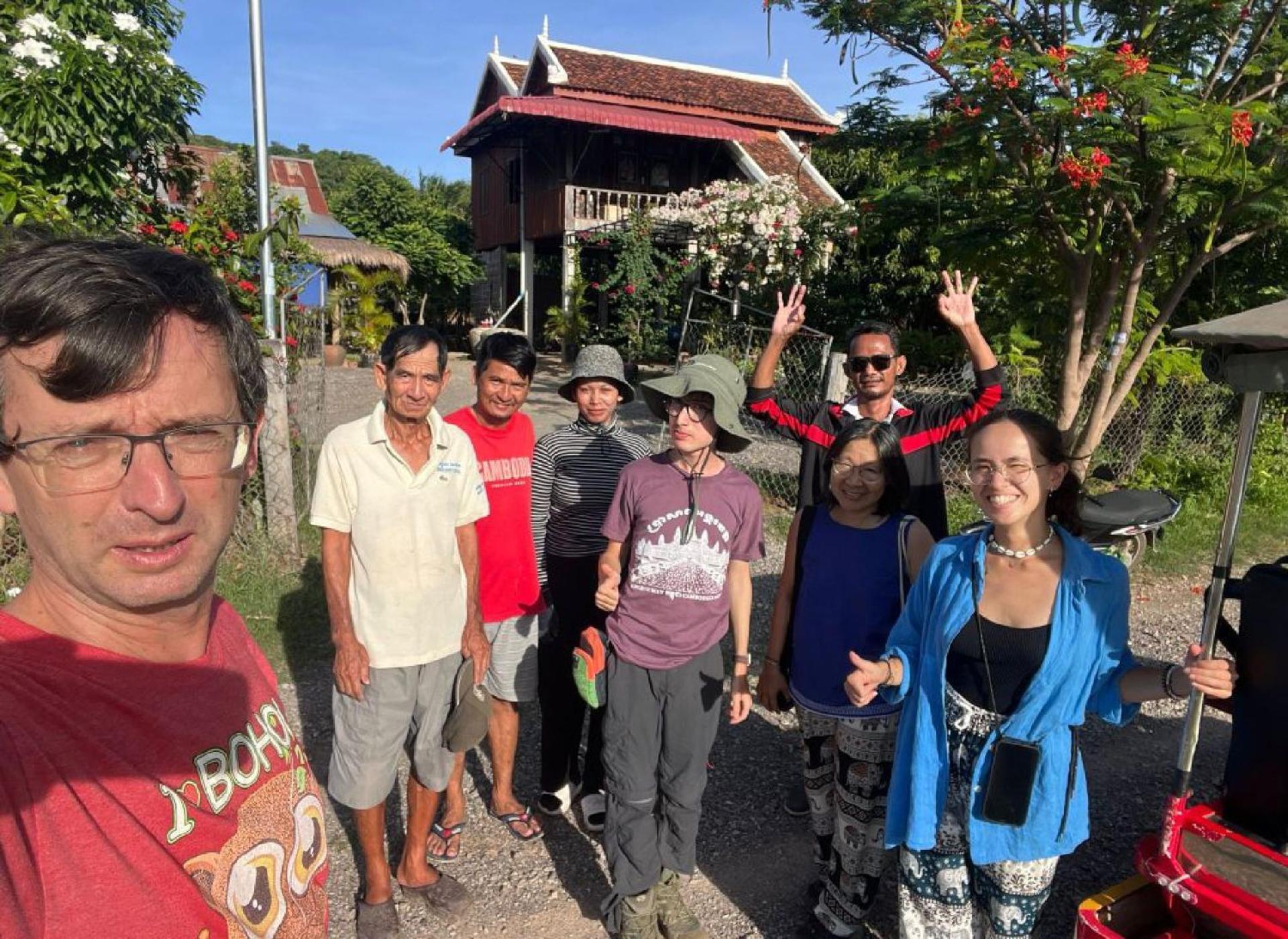 Family Batcave Homestay Battambang Exterior photo