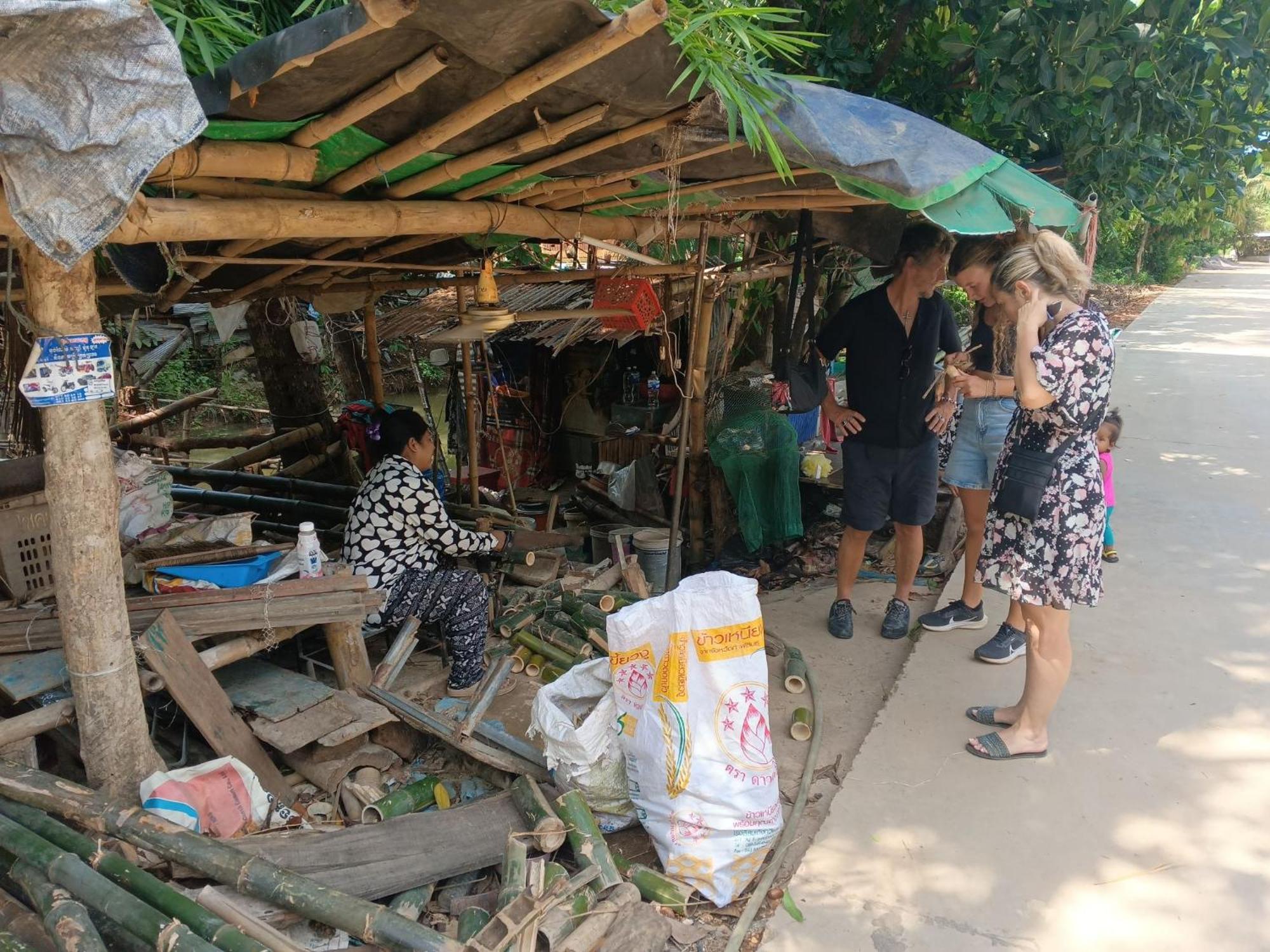 Family Batcave Homestay Battambang Exterior photo